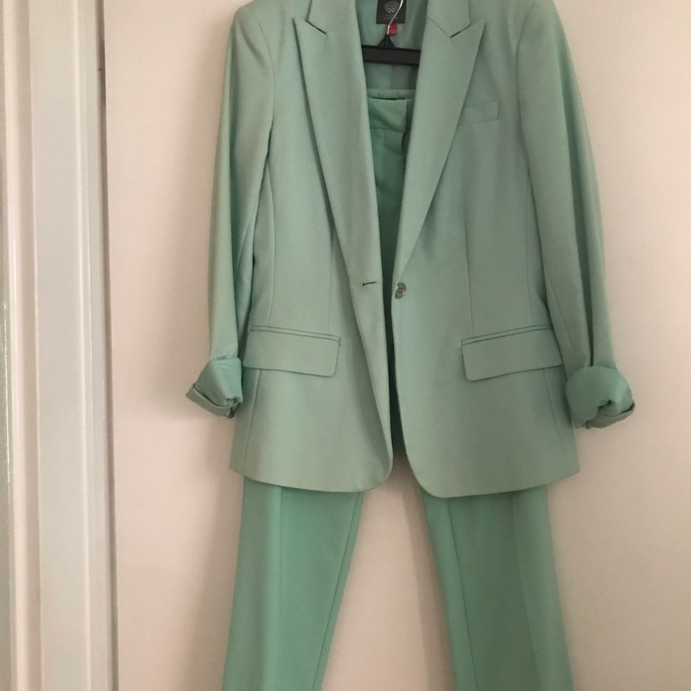 Beautiful New suit never worn